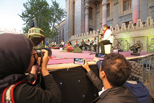 برگزاري كنسرت عمومي سالار عقیلی در ميدان مشق